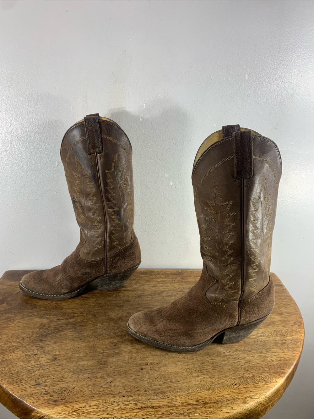 Vintage distressed leather cowboy boots - Picture 3 of 13